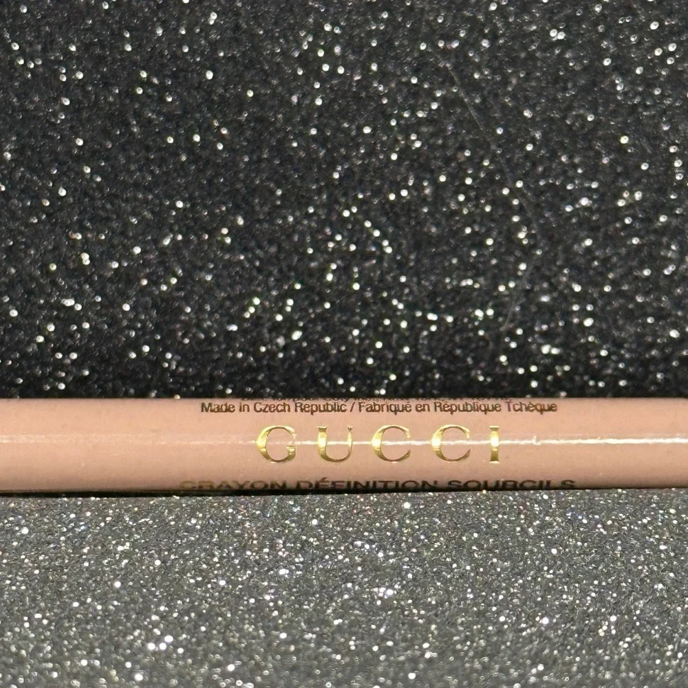 Gucci Powder Eyebrow Pencil- shade Taupe